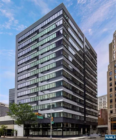 $2,355 | 10 Commerce Court, Unit 2A, Newark, NJ 07102