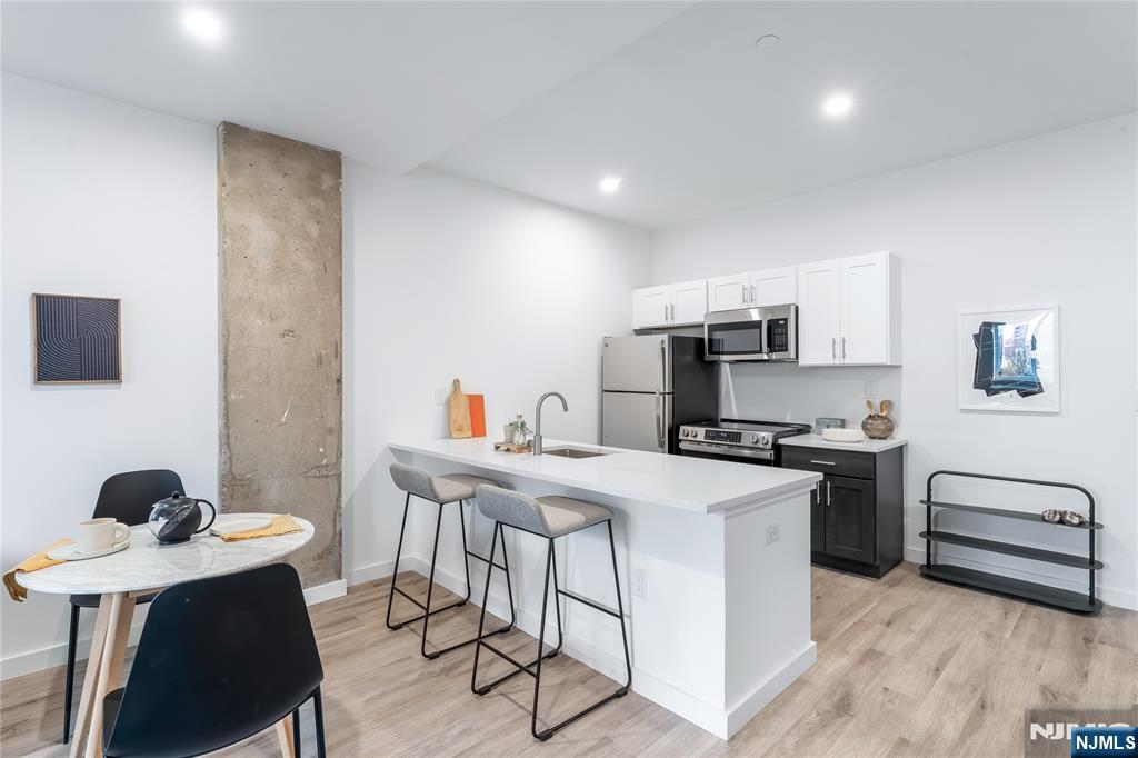 10 Commerce Court, Unit 2A Newark, NJ 07102 - Photo 3 of 14