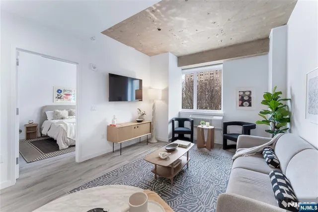 $2,355 | 10 Commerce Court, Unit 2A, Newark, NJ 07102