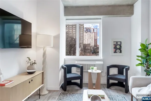 $2,355 | 10 Commerce Court, Unit 2A, Newark, NJ 07102