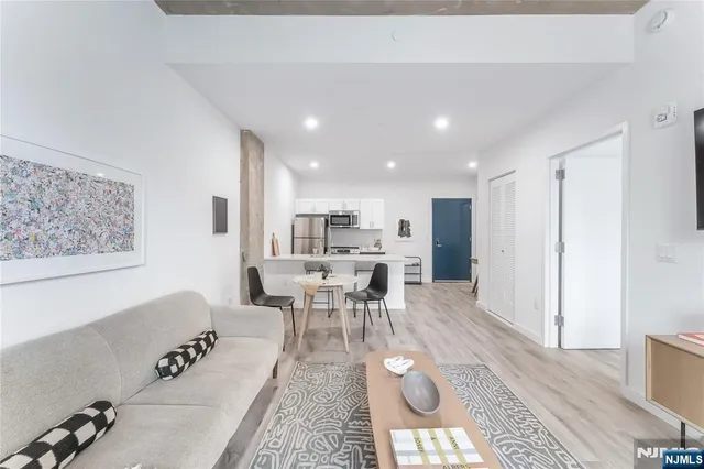 $2,355 | 10 Commerce Court, Unit 2A, Newark, NJ 07102