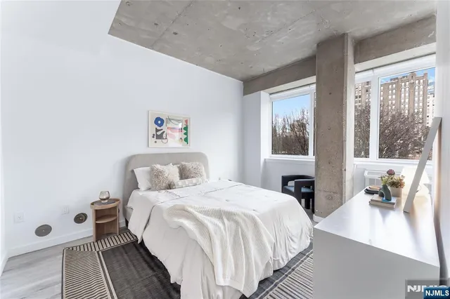 $2,355 | 10 Commerce Court, Unit 2A, Newark, NJ 07102