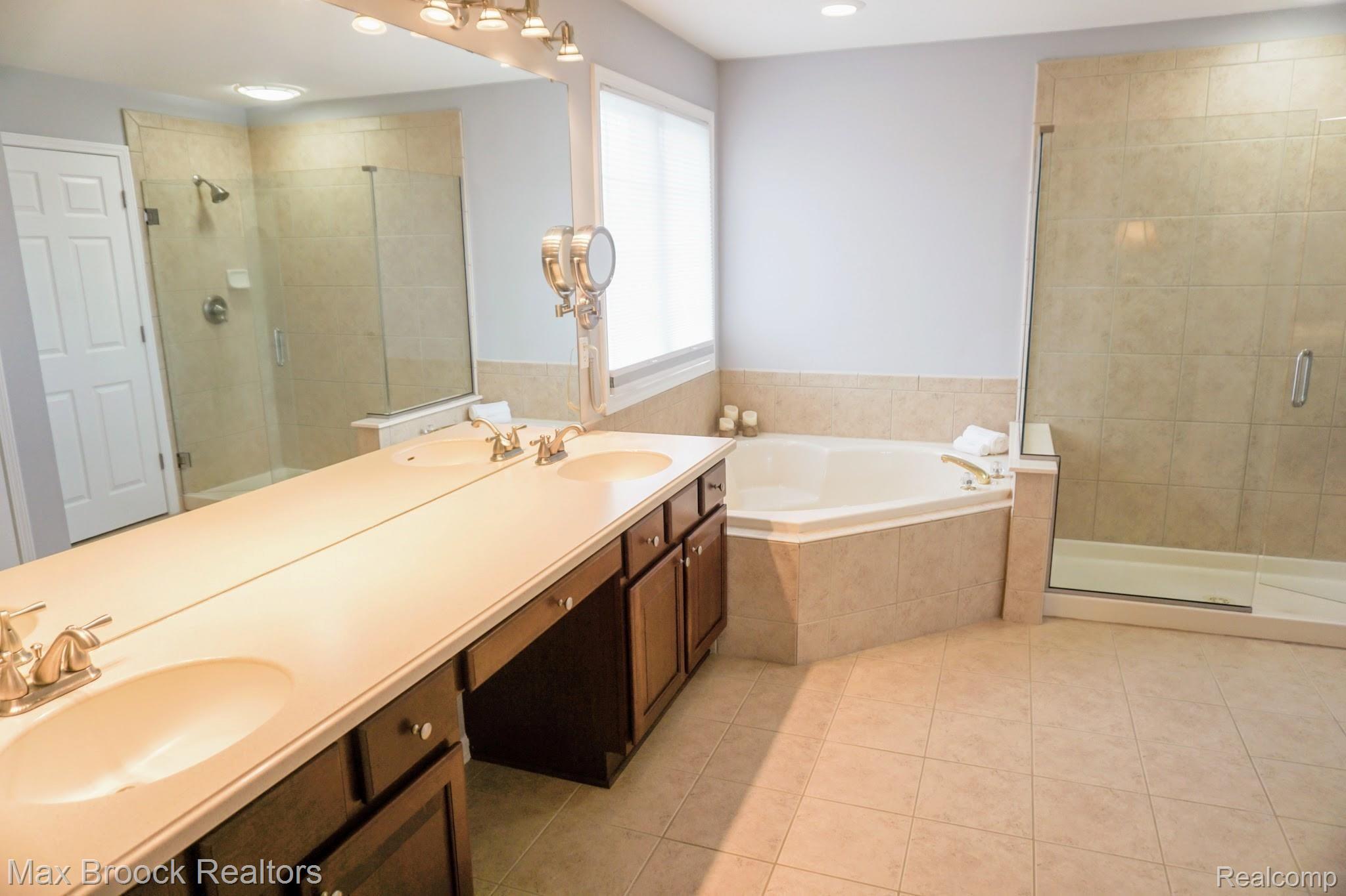 5580 Skye Court Rochester, MI 48306 - Photo 23 of 38 DSC02082.jpg
