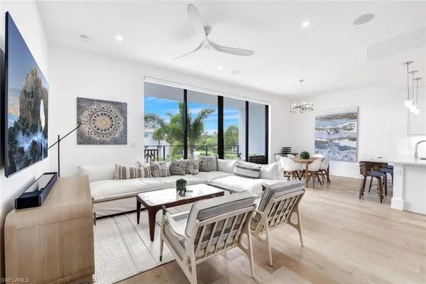 $1,995,000 | 850 Central Avenue, Unit 207, Naples, FL 34102