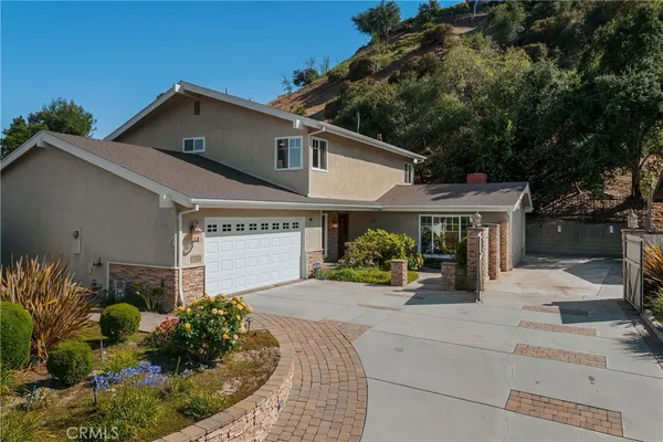 $2,325,000 | 900 Chudleigh Lane, Glendale, CA 91207