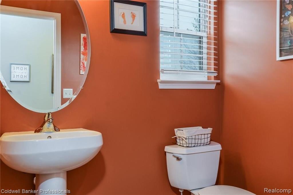 742 East Bluff Court Rochester Hills, MI 48306 - Photo 19 of 60