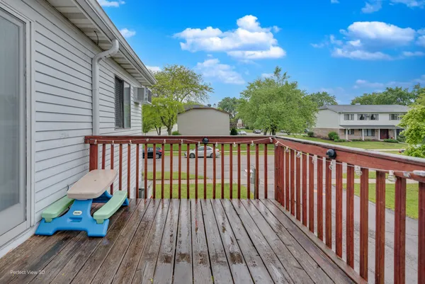 $174,000 | 370 Echo Lane, Unit 3, Aurora, IL 60504