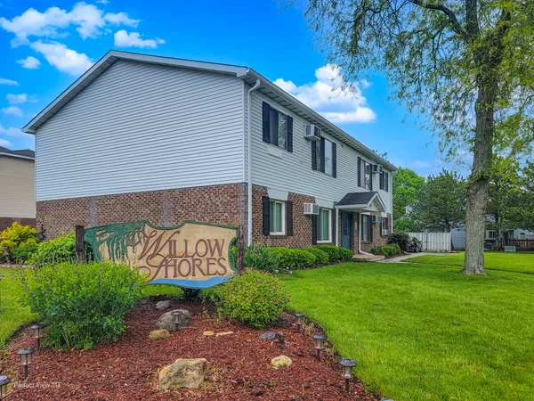 $174,000 | 370 Echo Lane, Unit 3, Aurora, IL 60504