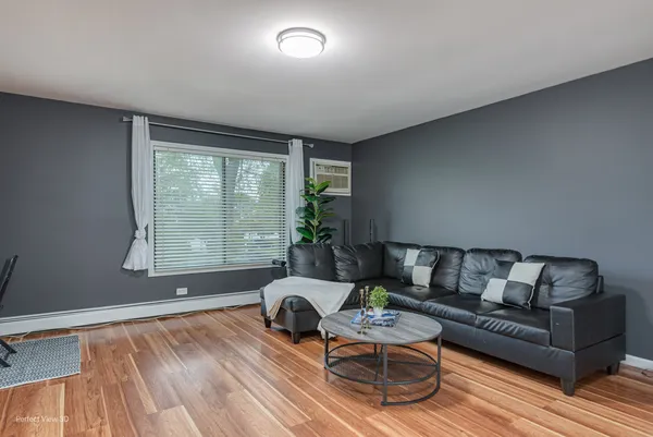 $174,000 | 370 Echo Lane, Unit 3, Aurora, IL 60504