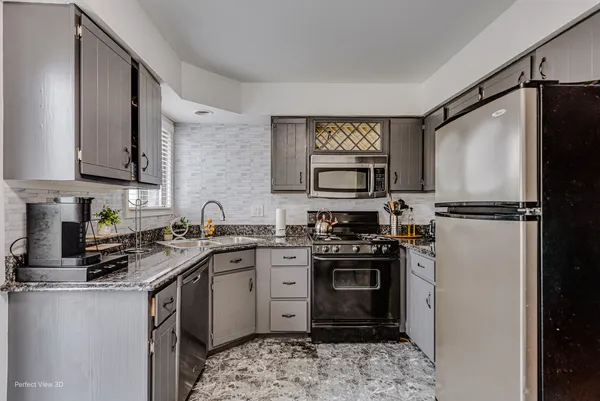 $174,000 | 370 Echo Lane, Unit 3, Aurora, IL 60504