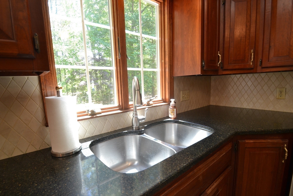 18 Bennett Road Rochester, MA 02770 - Photo 12 of 42