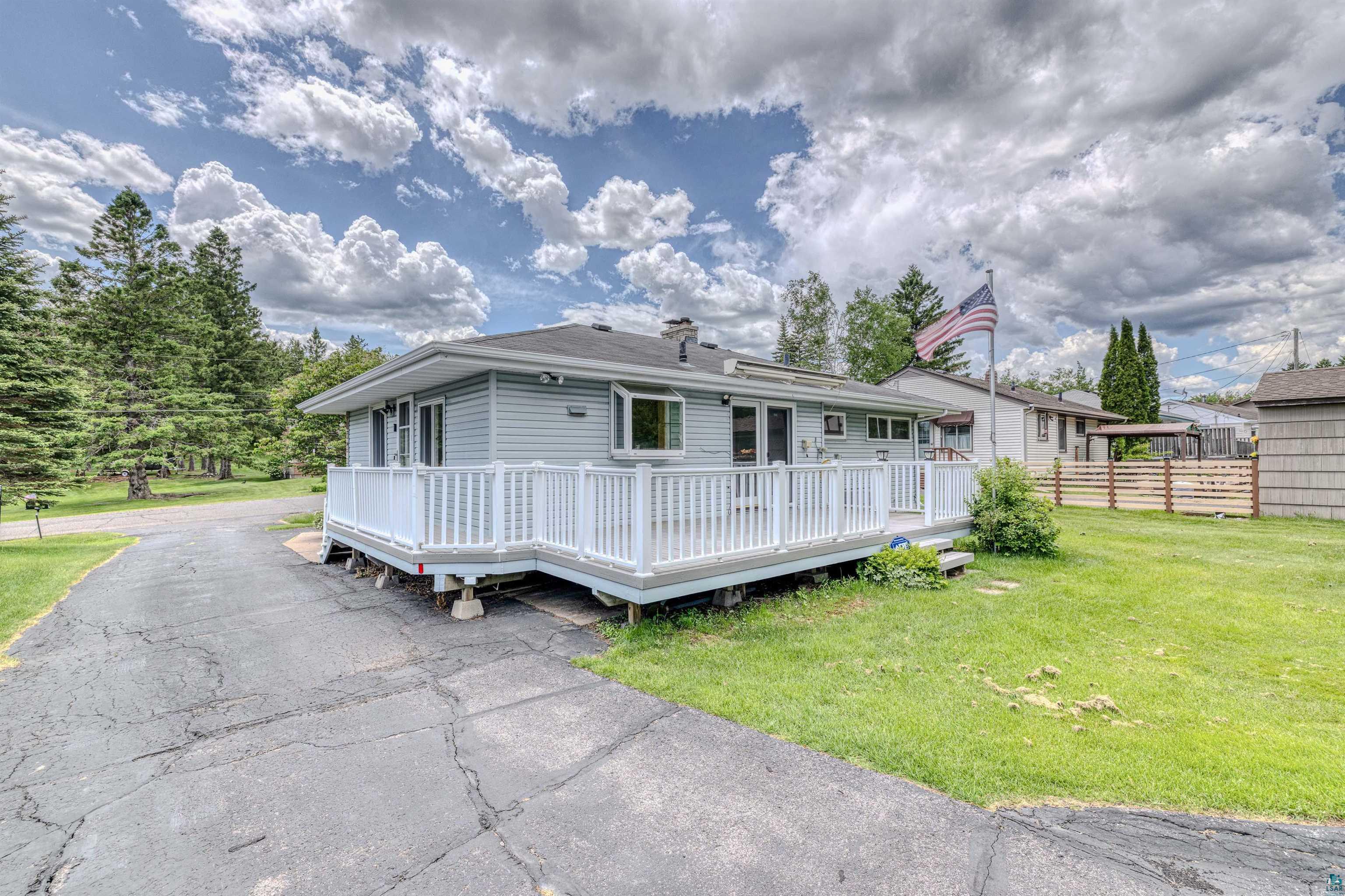 2113 Hutchinson Road Duluth, MN 55811 - Photo 2 of 21