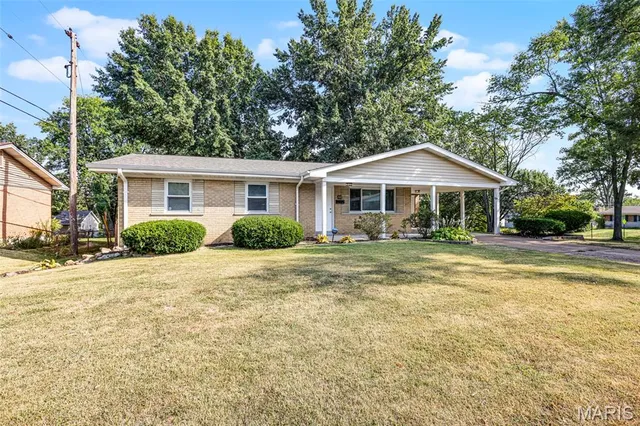 $285,000 | 660 Herbst Drive, Florissant, MO 63031