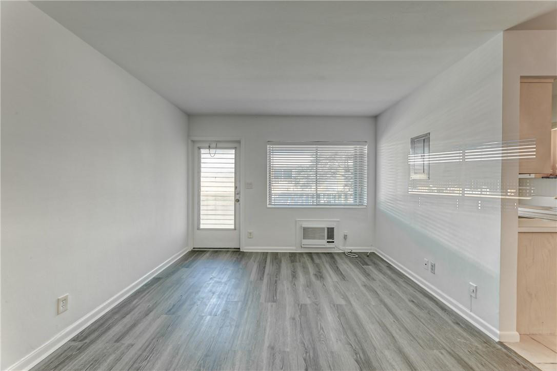 11 Southwest 4th Avenue, Unit 34 Boca Raton, FL 33432 - Photo 11 of 47 Living Room to Front Door