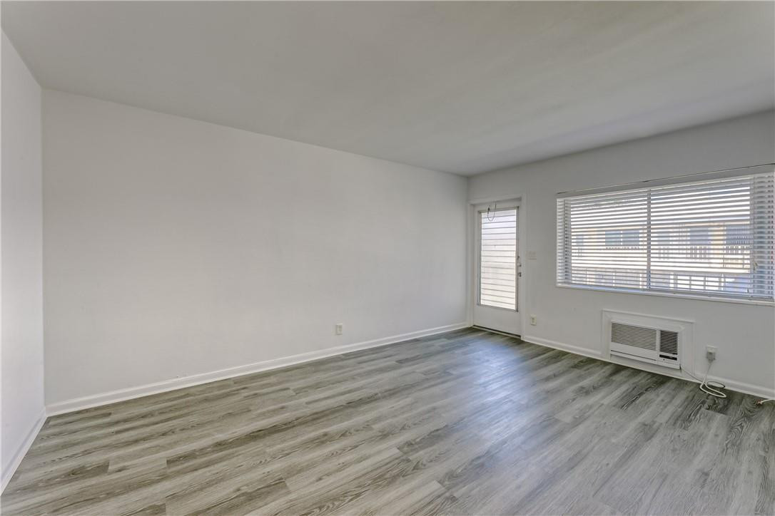11 Southwest 4th Avenue, Unit 34 Boca Raton, FL 33432 - Photo 12 of 47 Living Room to Front Door