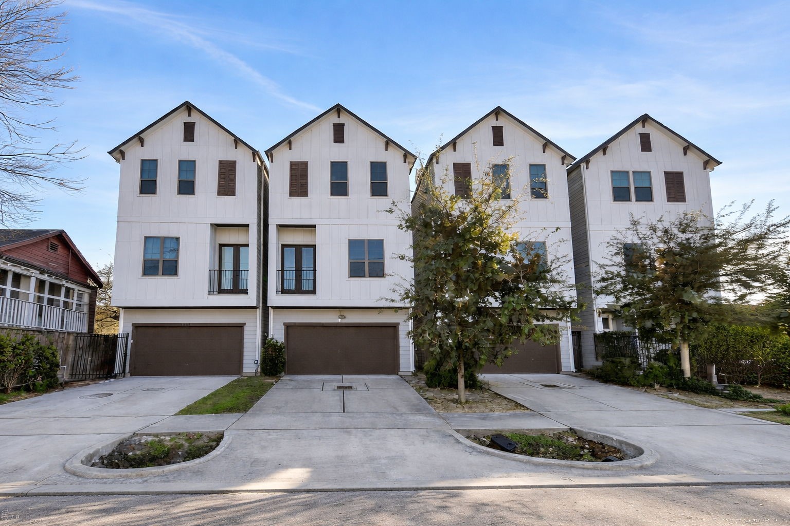 1526 Chestnut Street Houston, TX 77009 - Photo 2 of 45 a front view of a house with a yard and garage
