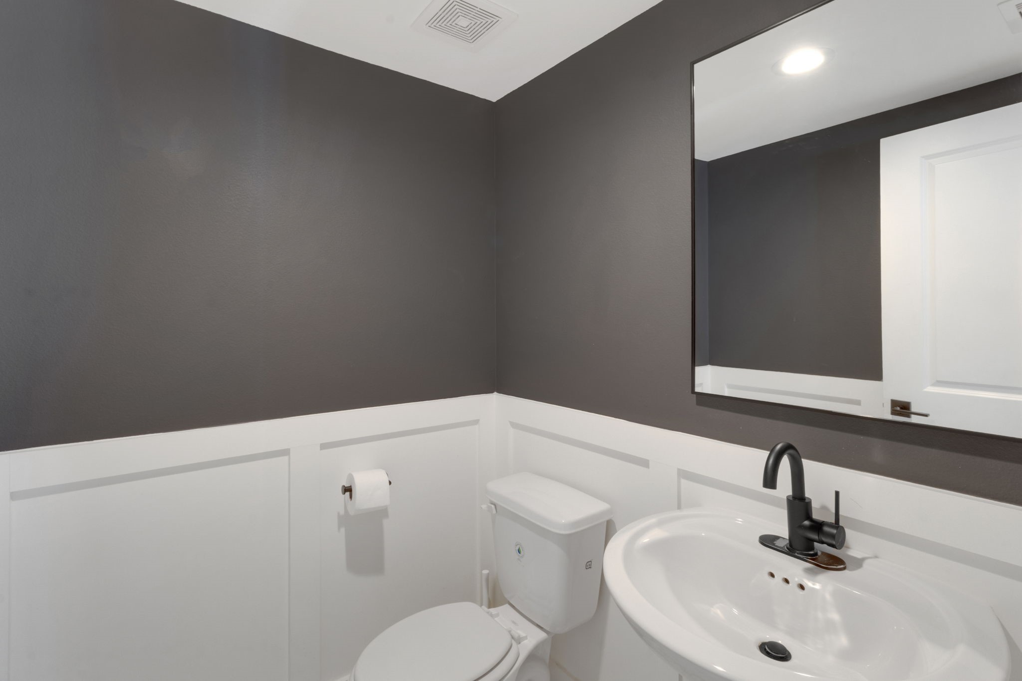 1526 Chestnut Street Houston, TX 77009 - Photo 25 of 45 a bathroom with a sink vanity and toilet