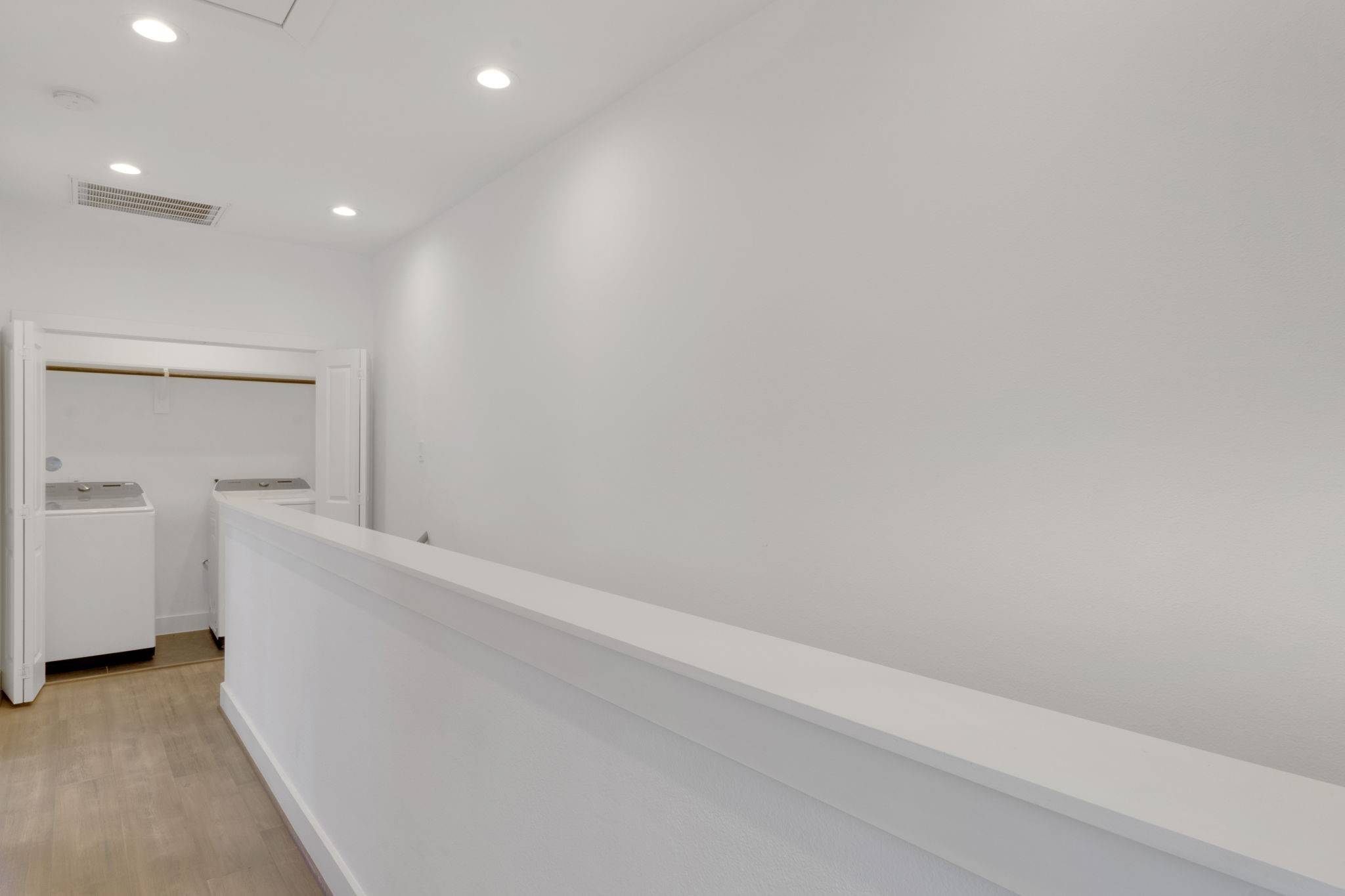 1526 Chestnut Street Houston, TX 77009 - Photo 28 of 45 a view of hallway and closet