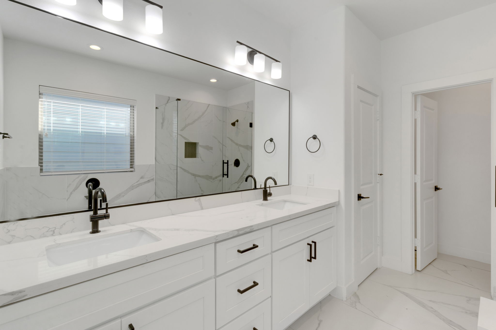 1526 Chestnut Street Houston, TX 77009 - Photo 34 of 45 a bathroom with a double vanity sink