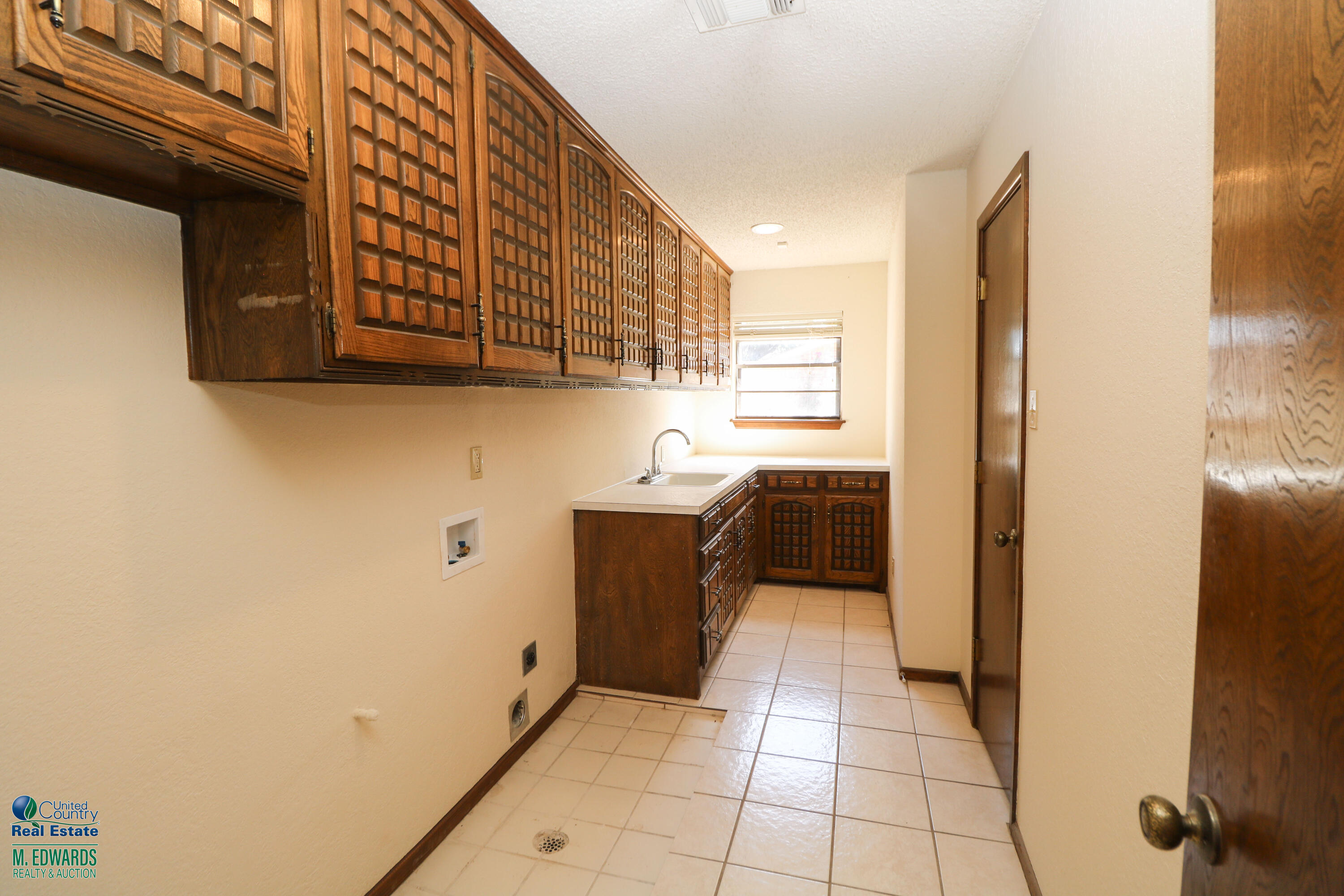 214 East 26th Street Littlefield, TX 79339 - Photo 11 of 28 Laundry Room
