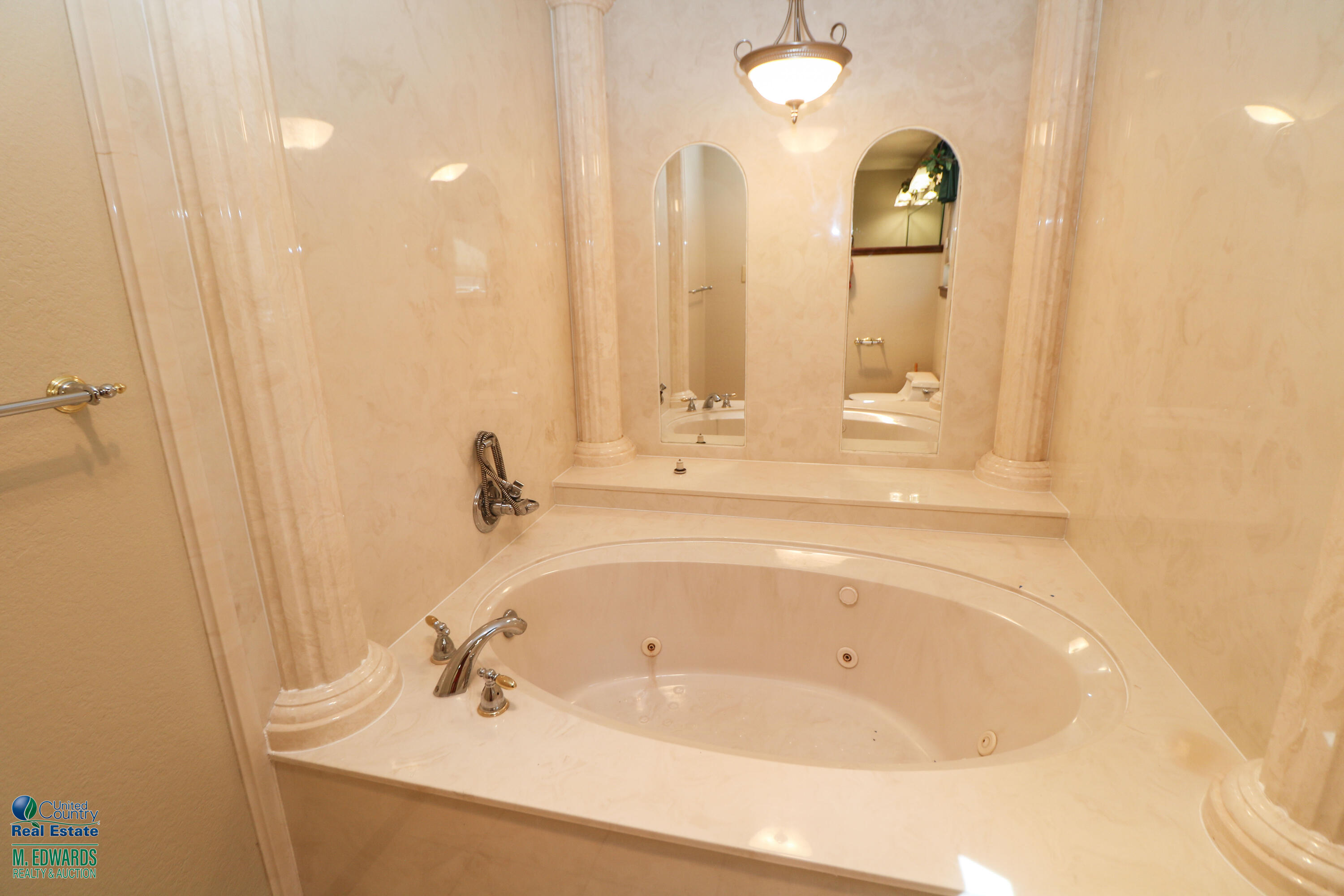 214 East 26th Street Littlefield, TX 79339 - Photo 15 of 28 Master Bath 2