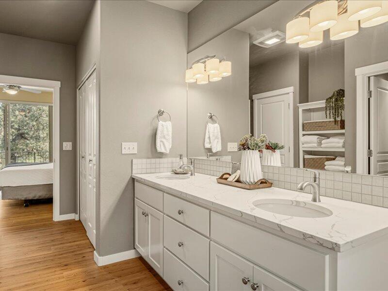 1378 Highland View Loop Redmond, OR 97756 - Photo 36 of 98 a bathroom with 2 sink and a mirror