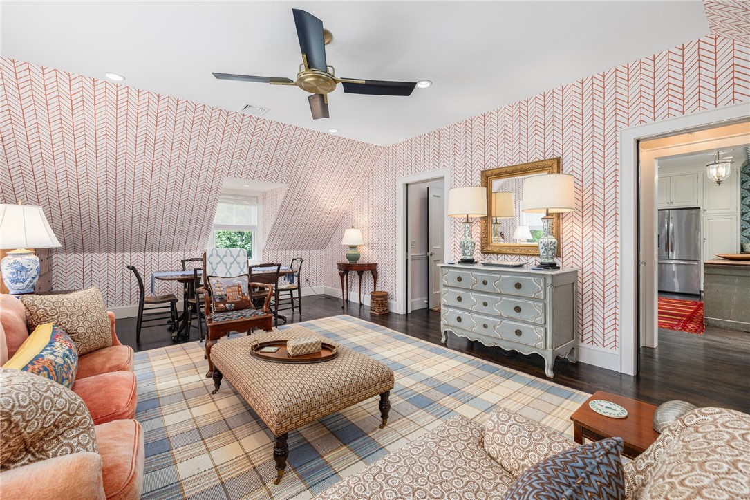 33 Beacon Hill Road Newport, RI 02840 - Photo 11 of 34