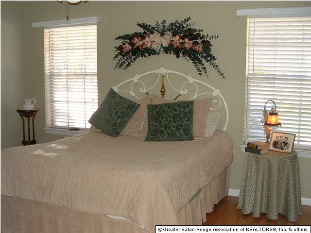 9725 Rustling Oaks Drive Baton Rouge, LA 70818 - Photo 3 of 5 Gallery Image 3
