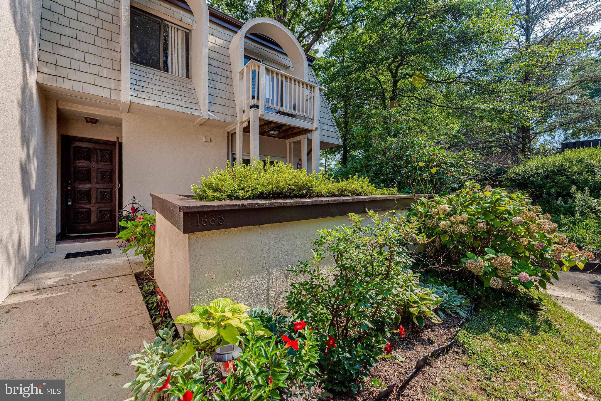 1663 Valencia Way Reston, VA 20190 - Photo 1 of 37