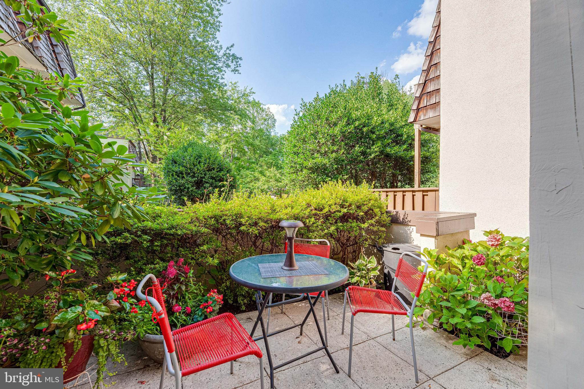 1663 Valencia Way Reston, VA 20190 - Photo 3 of 37
