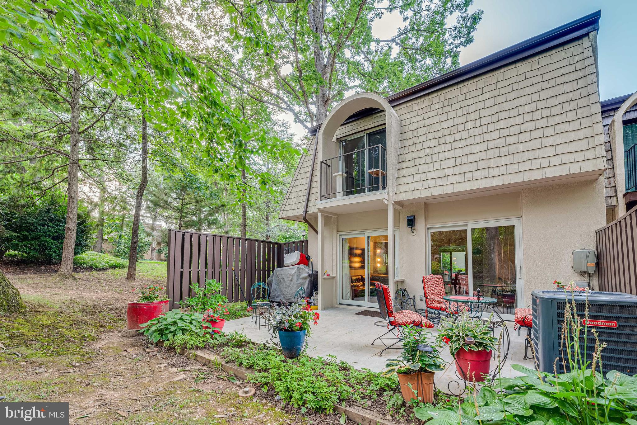1663 Valencia Way Reston, VA 20190 - Photo 4 of 37