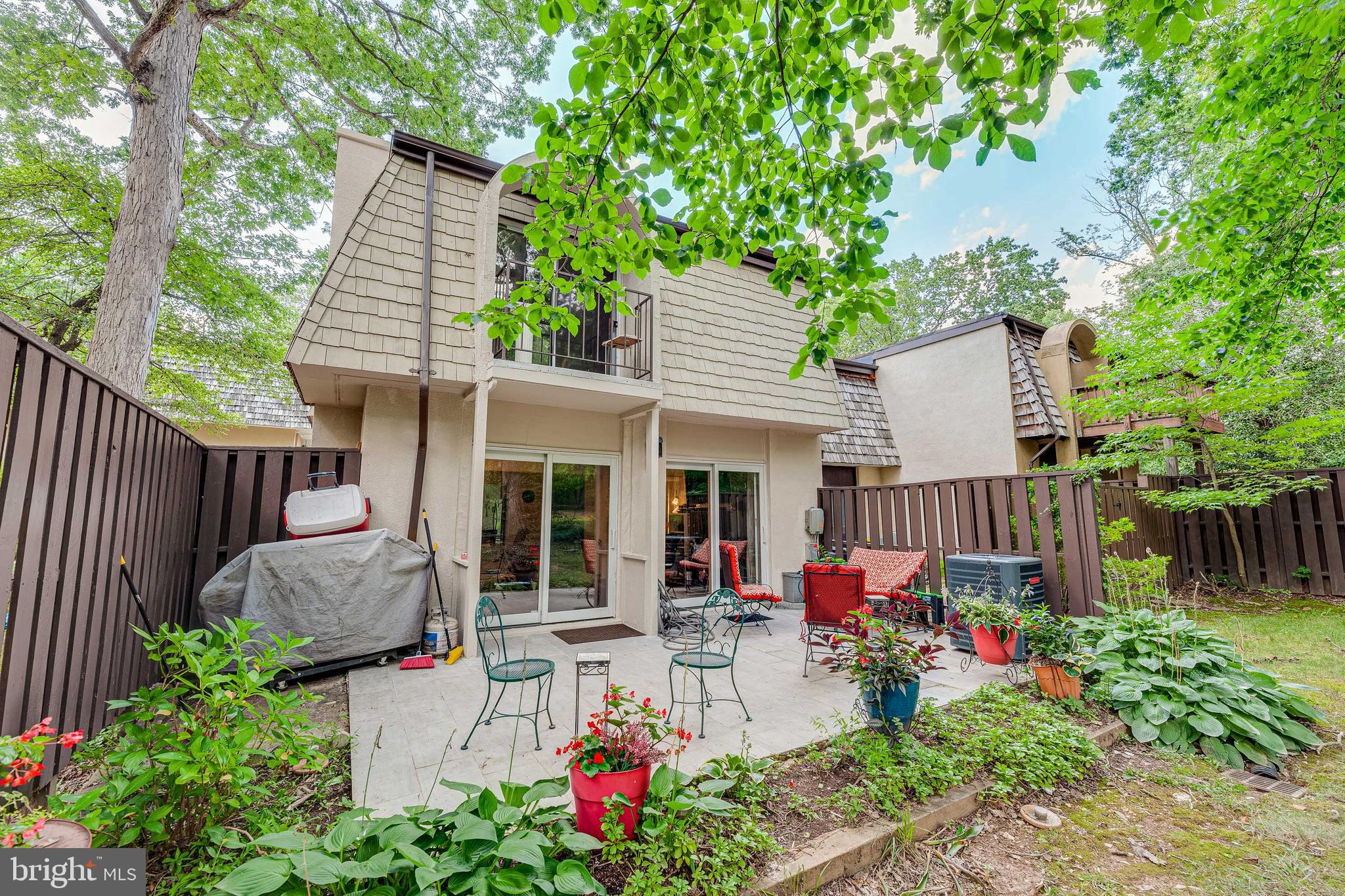 1663 Valencia Way Reston, VA 20190 - Photo 5 of 37