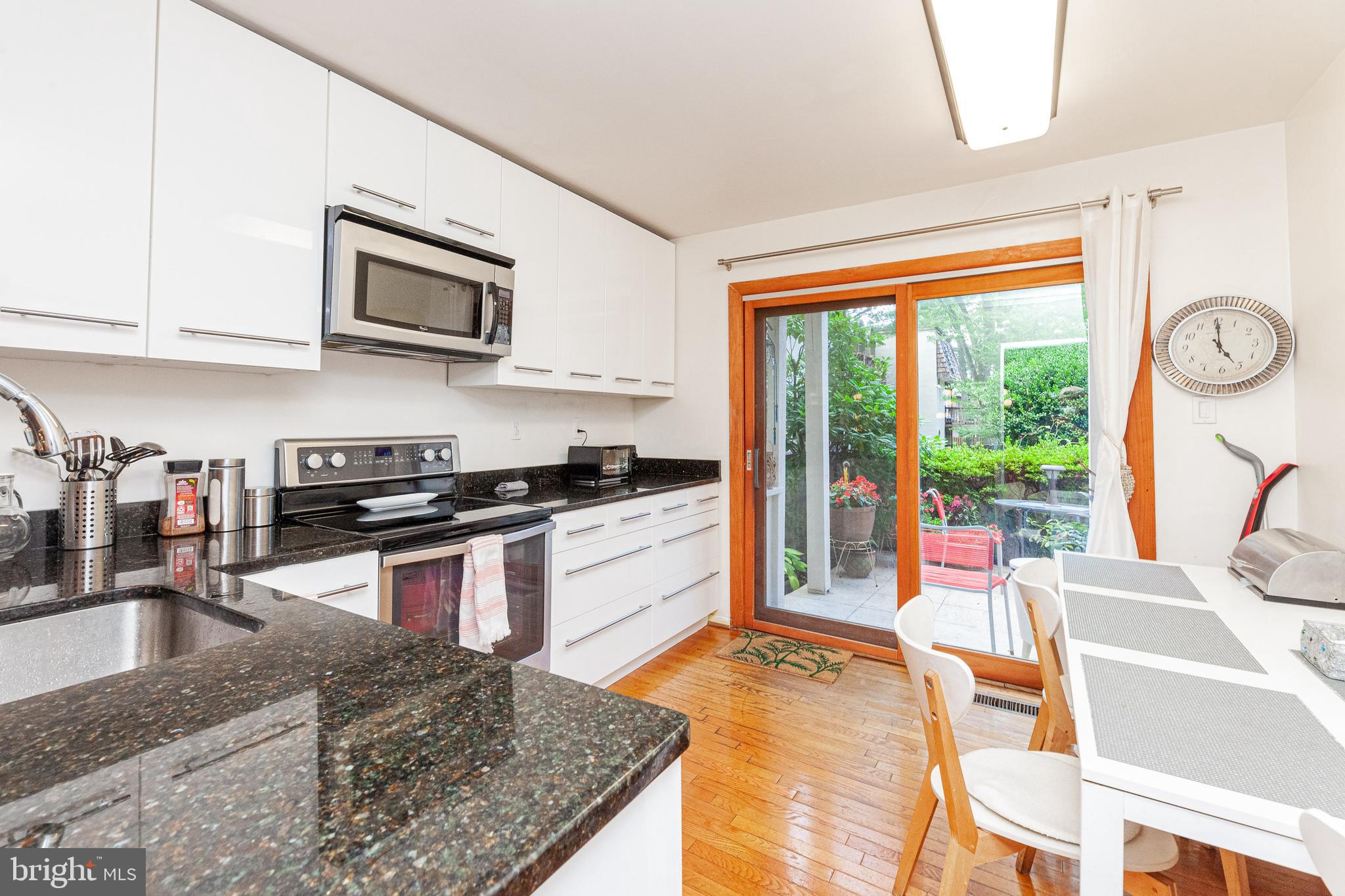 1663 Valencia Way Reston, VA 20190 - Photo 9 of 37