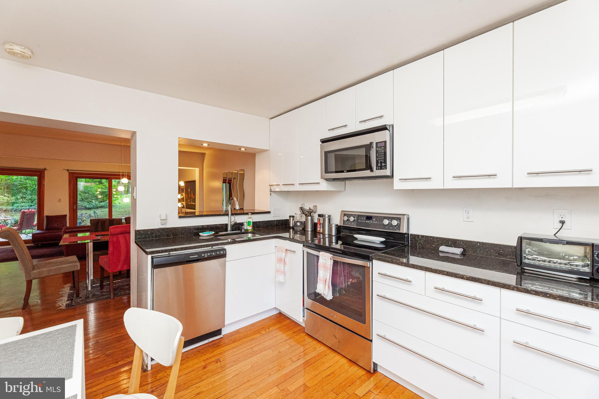 1663 Valencia Way Reston, VA 20190 - Photo 10 of 37
