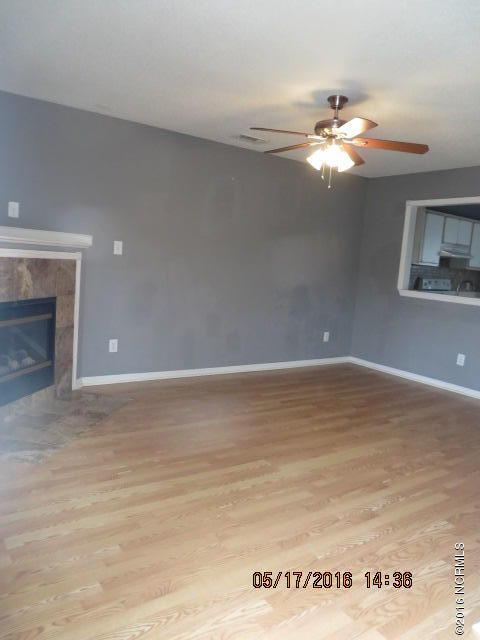 101 Spring Drive Jacksonville, NC 28540 - Photo 2 of 11 Living Room