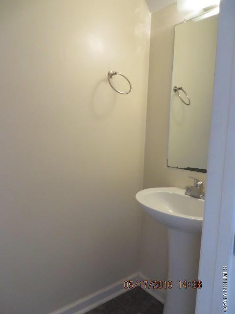 101 Spring Drive Jacksonville, NC 28540 - Photo 3 of 11 Halfbath