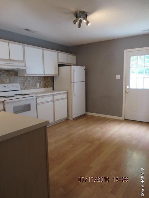 101 Spring Drive Jacksonville, NC 28540 - Photo 5 of 11 Kitchen