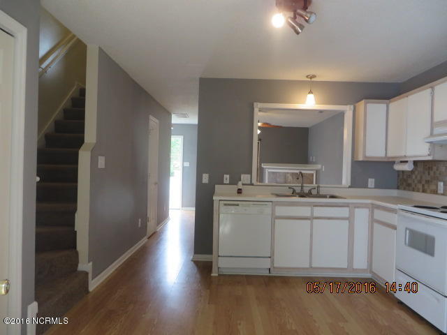 101 Spring Drive Jacksonville, NC 28540 - Photo 6 of 11 Kitchen