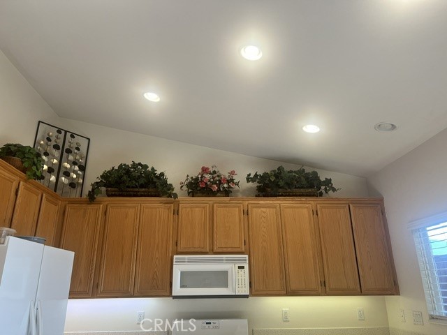 554 Weather Banning, CA 92220 - Photo 11 of 46 Recessed lighting