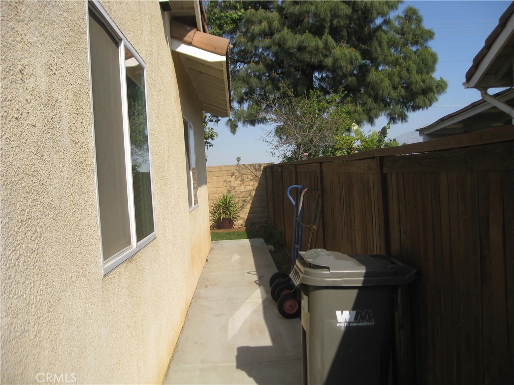 554 Weather Banning, CA 92220 - Photo 18 of 45 Cemet walkway, for easy access and trash can storage