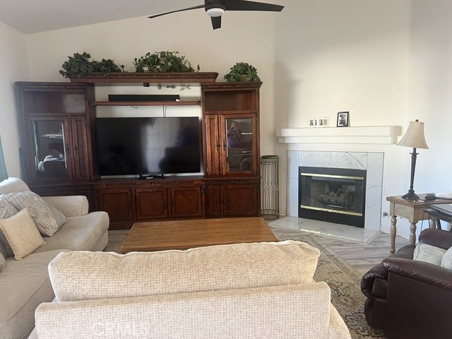 554 Weather Banning, CA 92220 - Photo 4 of 46 Living Room