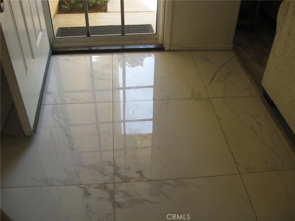 554 Weather Banning, CA 92220 - Photo 5 of 46 Entry flooring