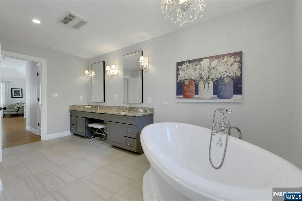 23 Hollybrook Road Paramus, NJ 07652 - Photo 21 of 50 Gallery Image 21