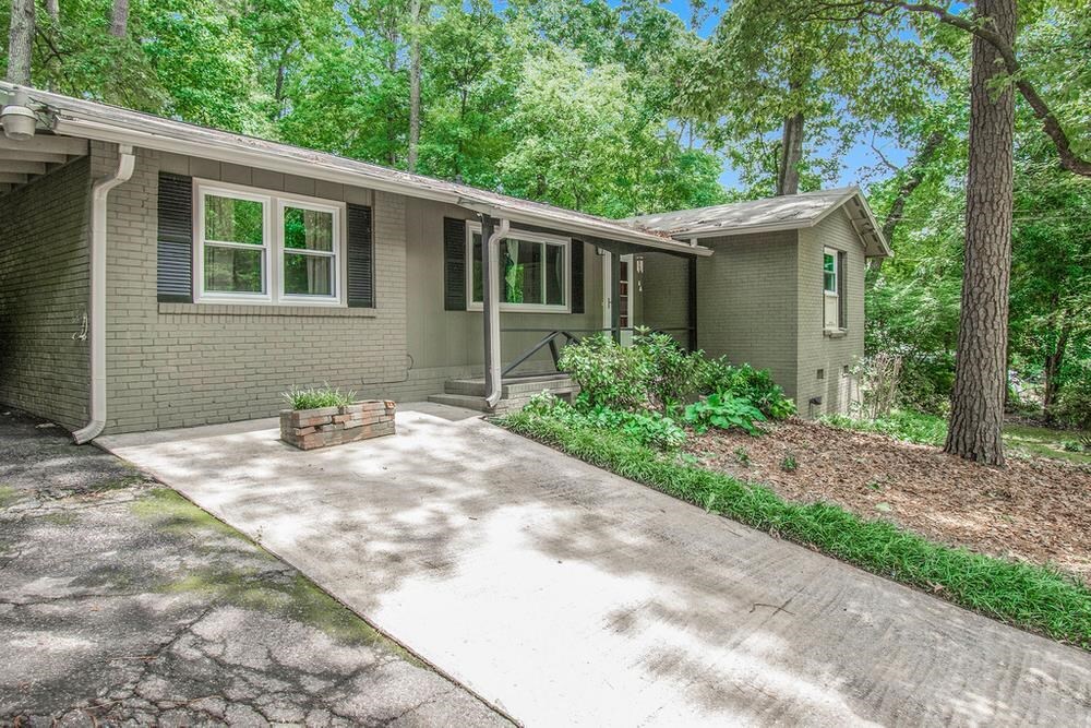 Welcome home! Come inside this fabulous brick ranch.
