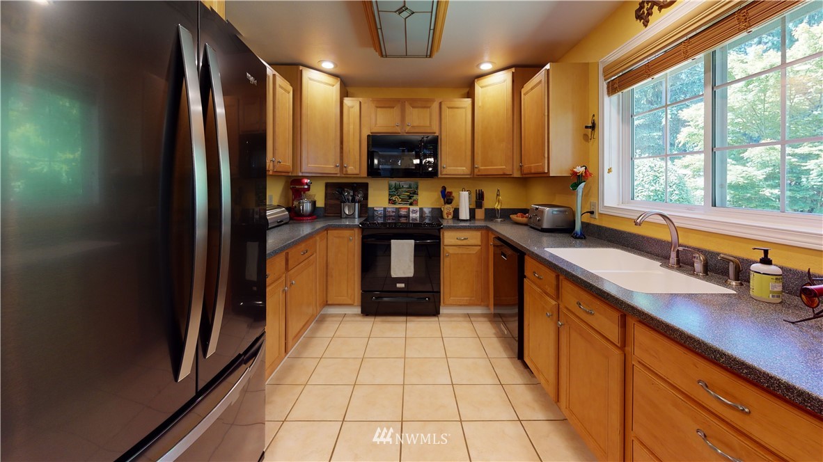 12439 177th Place Southeast Renton, WA 98059 - Photo 14 of 37