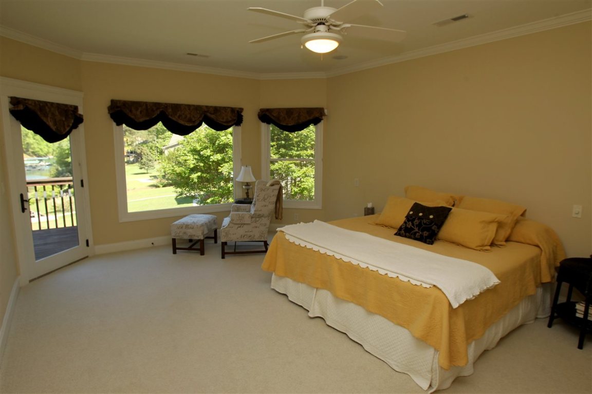 119 Cane Creek Harbor Road Seneca, SC 29672 - Photo 11 of 34