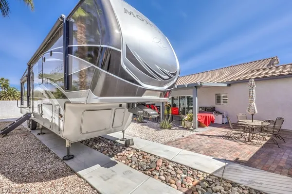 $2,395 | 7520 Barbie Avenue, Las Vegas, NV 89131