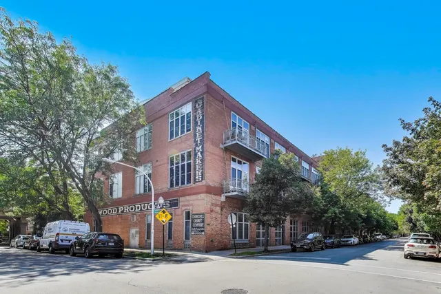 $385,000 | 2111 West Churchill Street, Unit 105, Chicago, IL 60647