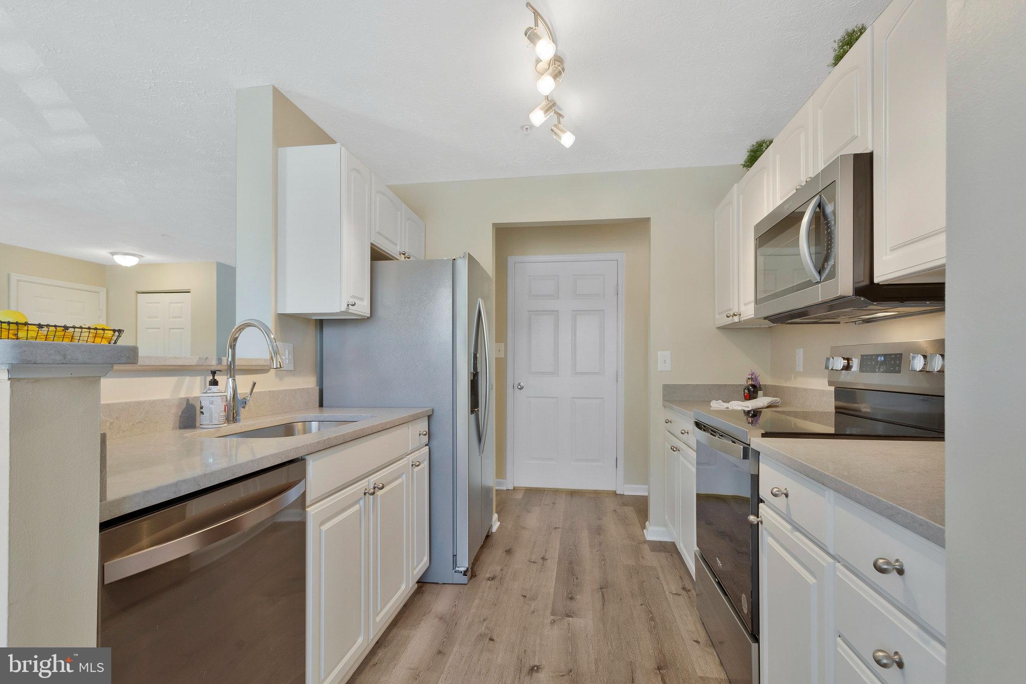 691 Winding Stream Way, Unit 104 Odenton, MD 21113 - Photo 7 of 33 Kitchen