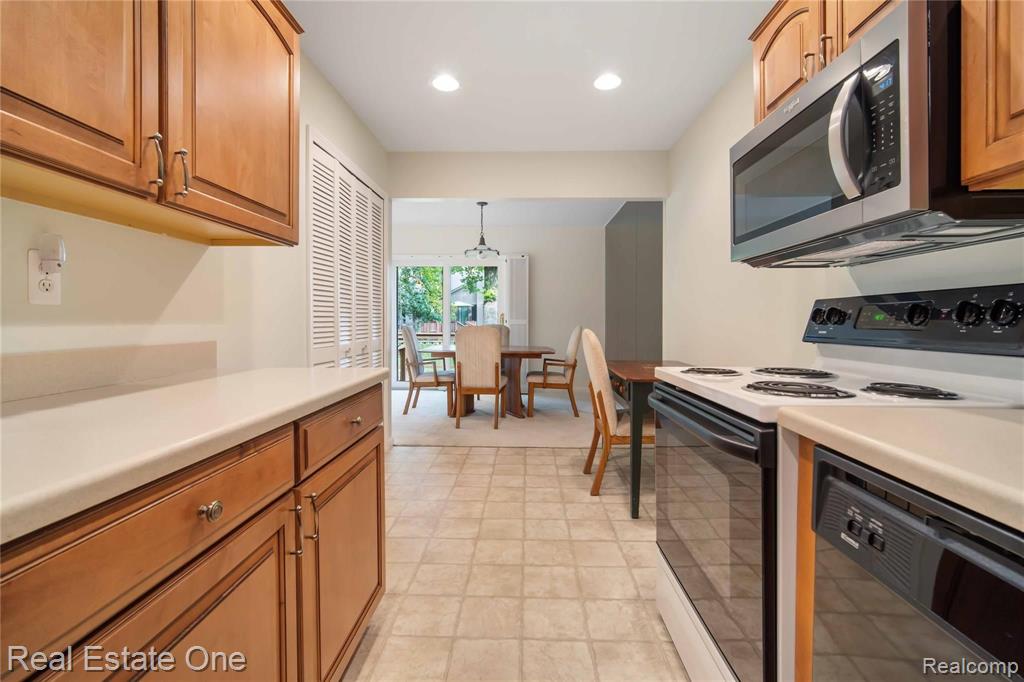 1822 Streamedge Court Rochester Hills, MI 48309 - Photo 13 of 24